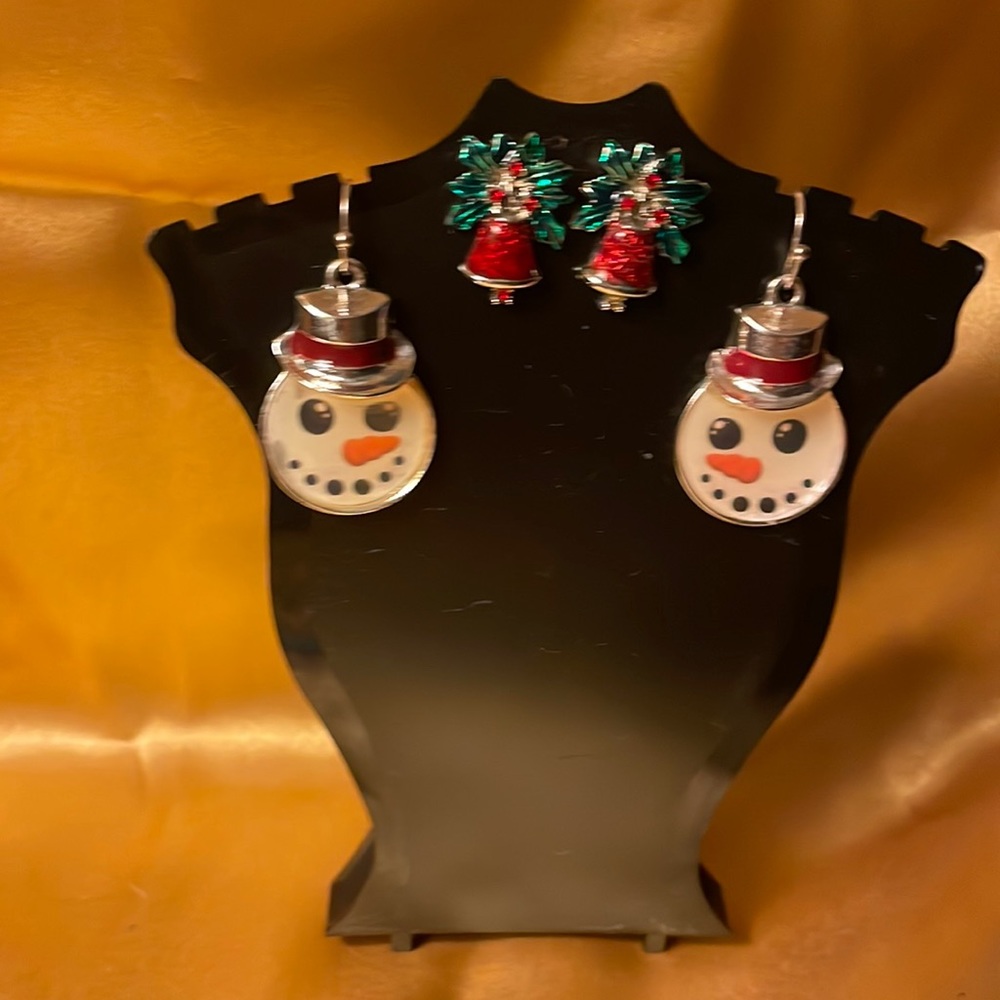 2 pairs of Christmas earrings enameled-snowman & bells